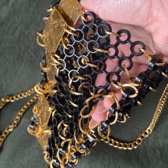 Chainmail Crossbody Bag Black & Gold - Picture 4 of 7